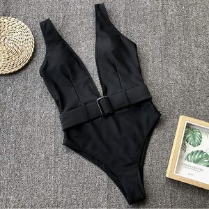 🌴*NWOT* Black Belted V-neck High Leg One Piece Swimsuit